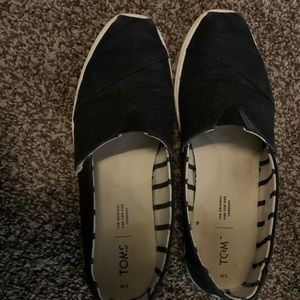 Black slide on toms